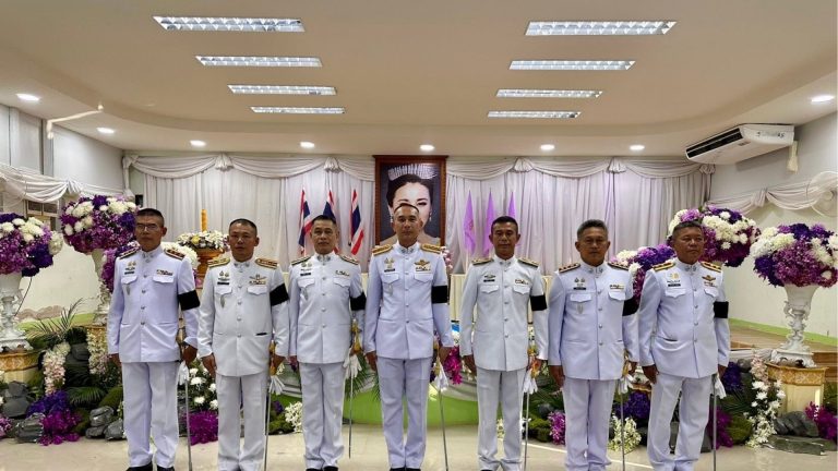 ร่วมพิธีงานเฉลิมพระเกียรติเนื่องในโอกาสพระราชพิธีมหามงคลเฉลิมพระชนมพรรษา 4 รอบ สมเด็จพระนางเจ้าฯ พระบรมราชินี