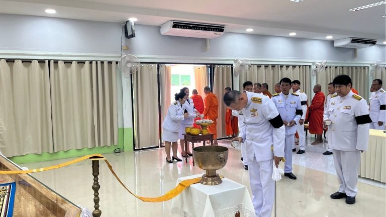 ร่วมพิธีการถวายน้ำสรง และถวายสักการะพระศพ สมเด็จพระเจ้าลูกเธอ เจ้าฟ้าพัชรกิติยาภา นเรนทิราเทพยวดี กรมหลวงราชสาริณีสิริพัชร มหาวัชรราชธดา ณ หอประชุมอำเภอศรีนคร